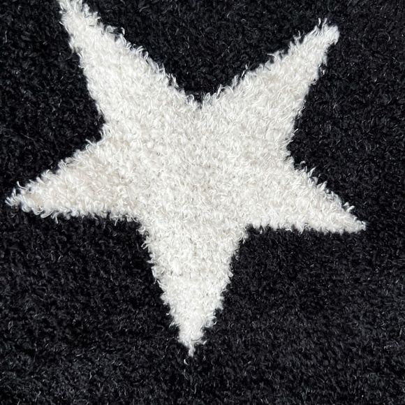 Francesca’s Black & White Star Print Fuzzy Sweater – Size XS - Picture 2 of 3